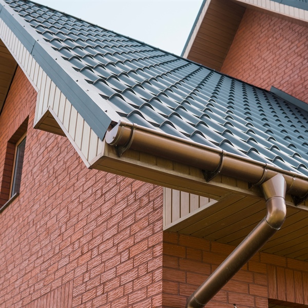Benefits of Seamless vs. Traditional Gutters: Apple Exteriors' Guide for Minnesota Homeowners