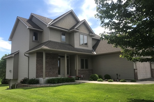 Choosing Siding for Curb Appeal and Minnesota Climate Defense